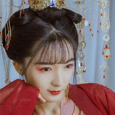 紅紗裙帶團扇女生頭像，唯美古風(fēng)真人頭像