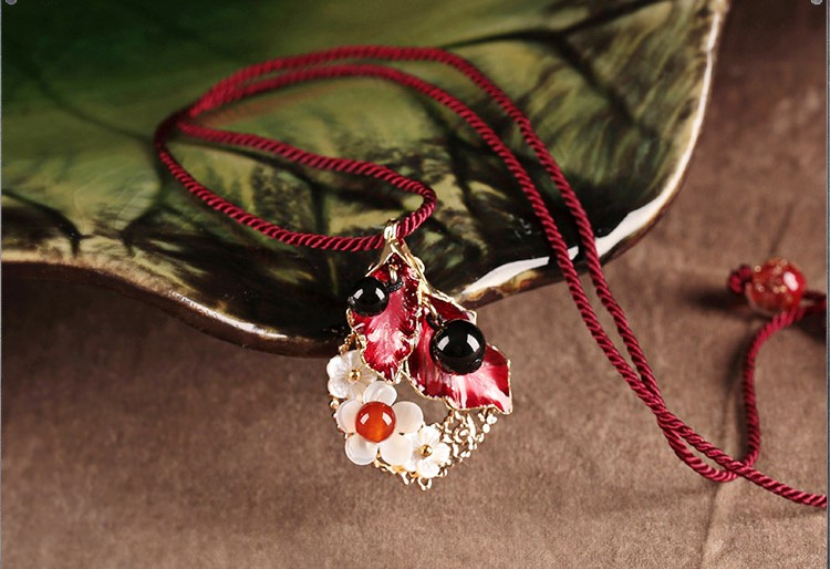 簡(jiǎn)約貝殼花朵吊墜首飾，妖艷古風(fēng)紅色項(xiàng)鏈