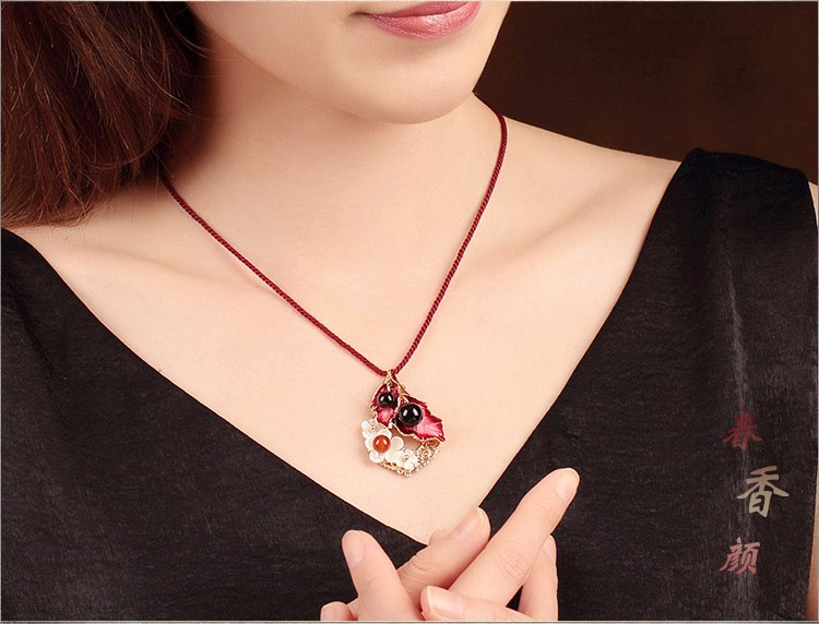 簡(jiǎn)約貝殼花朵吊墜首飾，妖艷古風(fēng)紅色項(xiàng)鏈