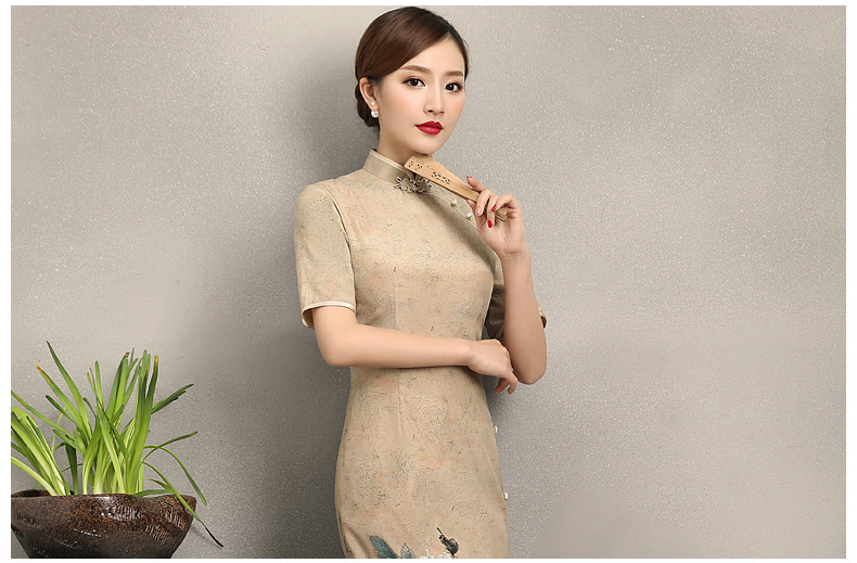 復(fù)古韻味旗袍，牡丹蝶香旗袍裙