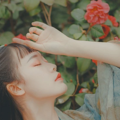 山茶花開女生頭像，唯美古風(fēng)真人頭像