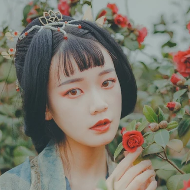 山茶花開女生頭像，唯美古風(fēng)真人頭像
