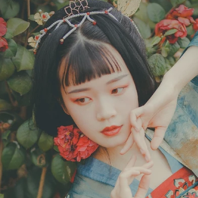 山茶花開女生頭像，唯美古風(fēng)真人頭像