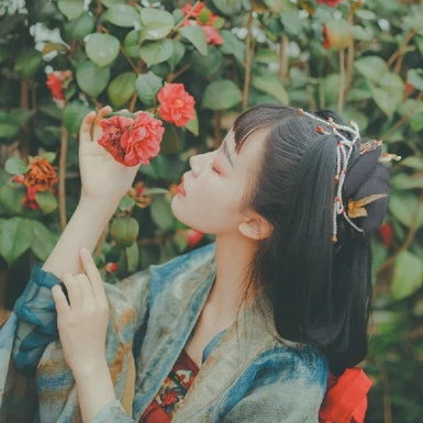山茶花開女生頭像，唯美古風(fēng)真人頭像
