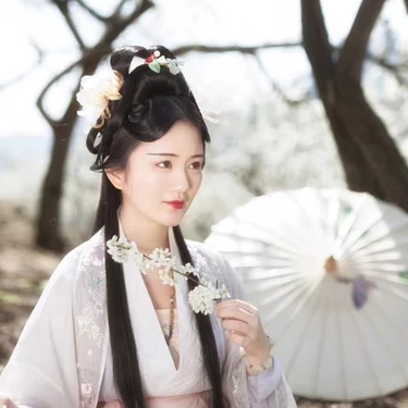 玉山清帶傘女生頭像，唯美古風(fēng)真人頭像