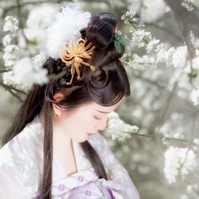 玉山清帶傘女生頭像，唯美古風(fēng)真人頭像