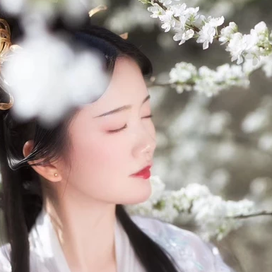 玉山清帶傘女生頭像，唯美古風(fēng)真人頭像