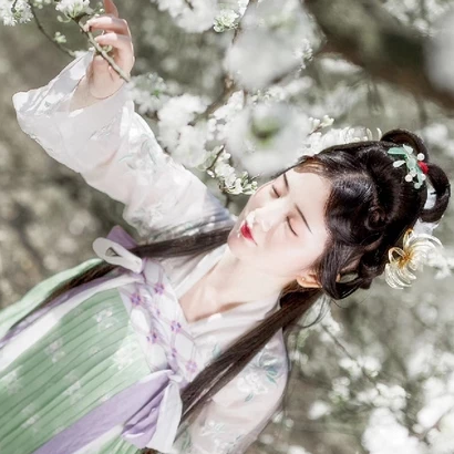 玉山清帶傘女生頭像，唯美古風(fēng)真人頭像