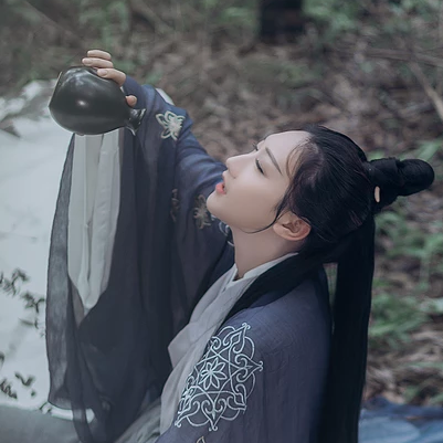 禪意喝酒女生頭像，唯美古風(fēng)真人頭像