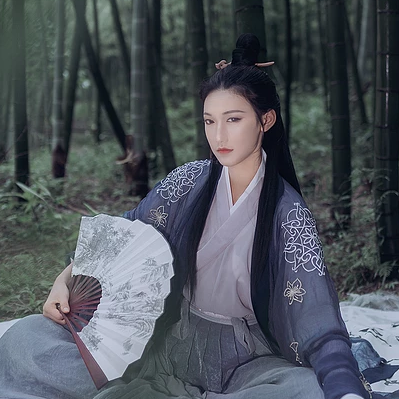 禪意喝酒女生頭像，唯美古風(fēng)真人頭像