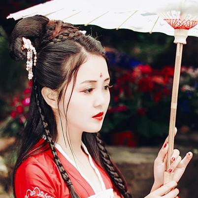 艷麗紅衣女生頭像，唯美古風真人頭像