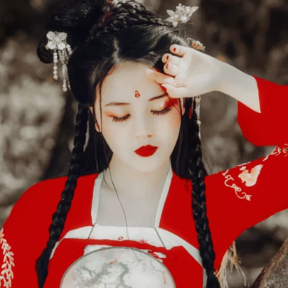 艷麗紅衣女生頭像，唯美古風真人頭像