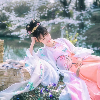 櫻粉清新女生頭像，唯美古風(fēng)真人頭像