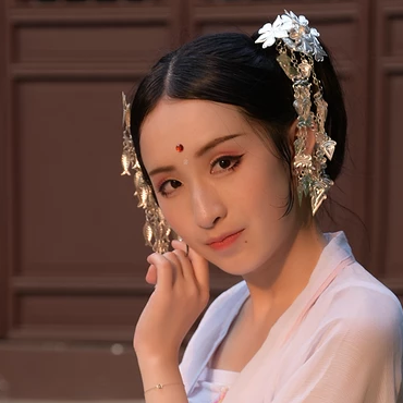 青山煙雨女生頭像，唯美古風(fēng)真人頭像