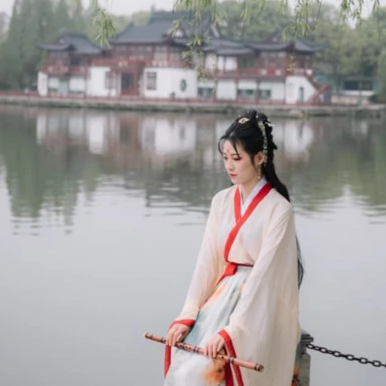 文藝春風女生頭像，唯美古風真人頭像