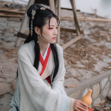 文藝春風女生頭像，唯美古風真人頭像