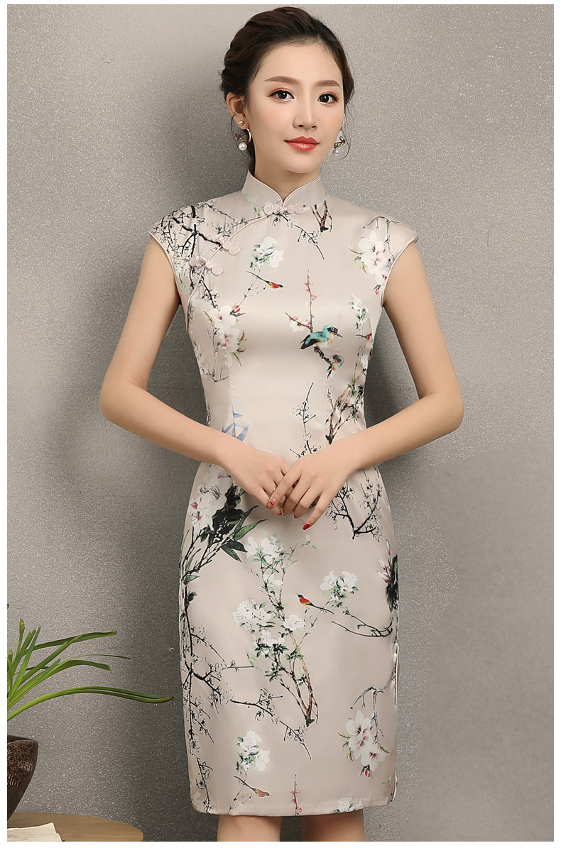 杏色曉鶴印花旗袍，時(shí)尚淡雅旗袍裙