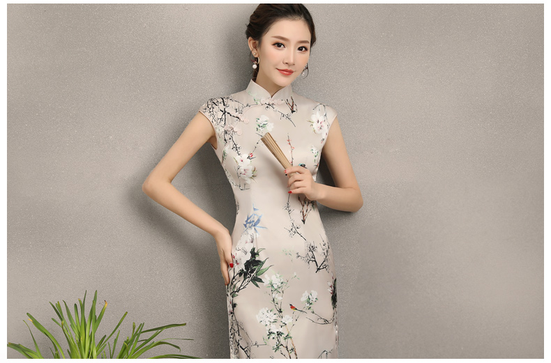 杏色曉鶴印花旗袍，時(shí)尚淡雅旗袍裙