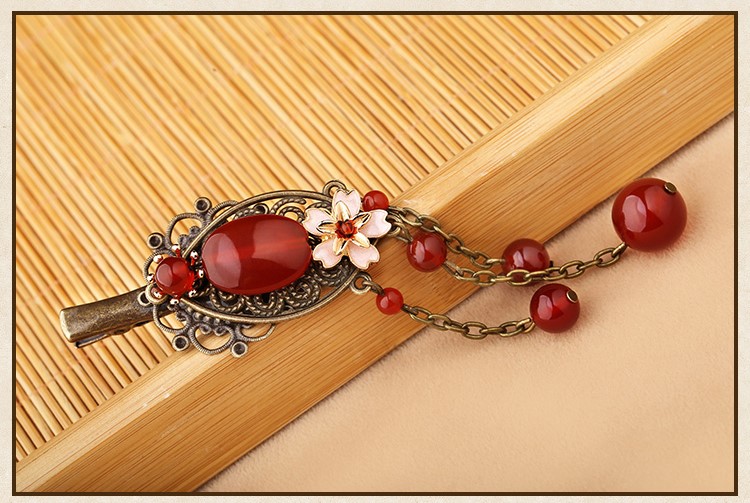 古典美人的發(fā)夾，溫婉氣質(zhì)紅色頭飾