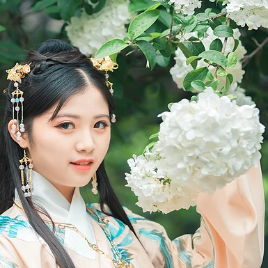 繡球花帶團(tuán)扇女生頭像，唯美古風(fēng)真人頭像