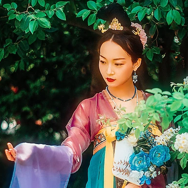 多彩花團(tuán)扇女生頭像，唯美古風(fēng)真人頭像