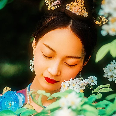 多彩花團(tuán)扇女生頭像，唯美古風(fēng)真人頭像