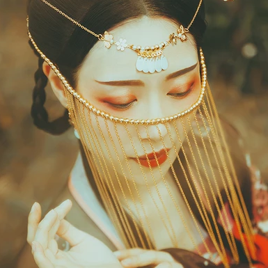 古典少女帶團扇女生頭像，唯美古風真頭像