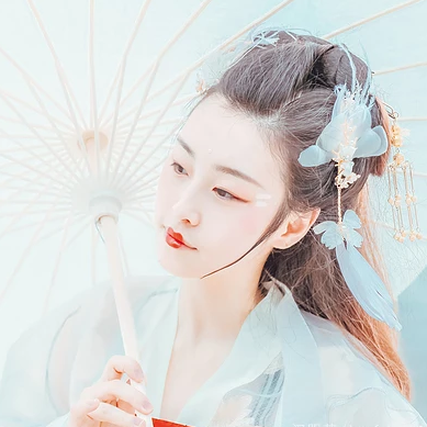 羽仙帶傘女生頭像，唯美古風(fēng)真人頭像