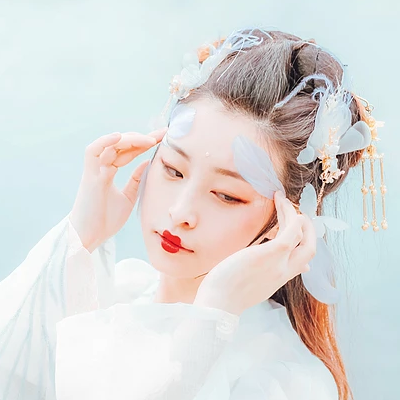 羽仙帶傘女生頭像，唯美古風(fēng)真人頭像