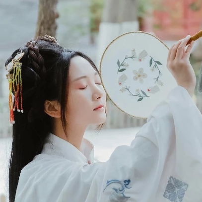 甜美可愛帶傘團(tuán)扇女生頭像，唯美古風(fēng)真人頭像