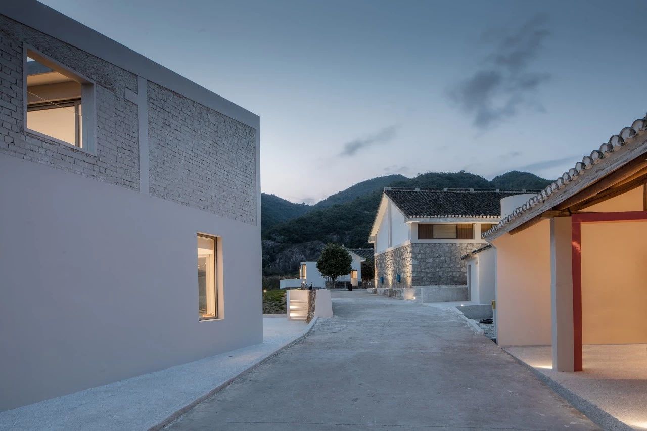 九熹·大樂之野，流水的大樂之野鐵打的小白墻