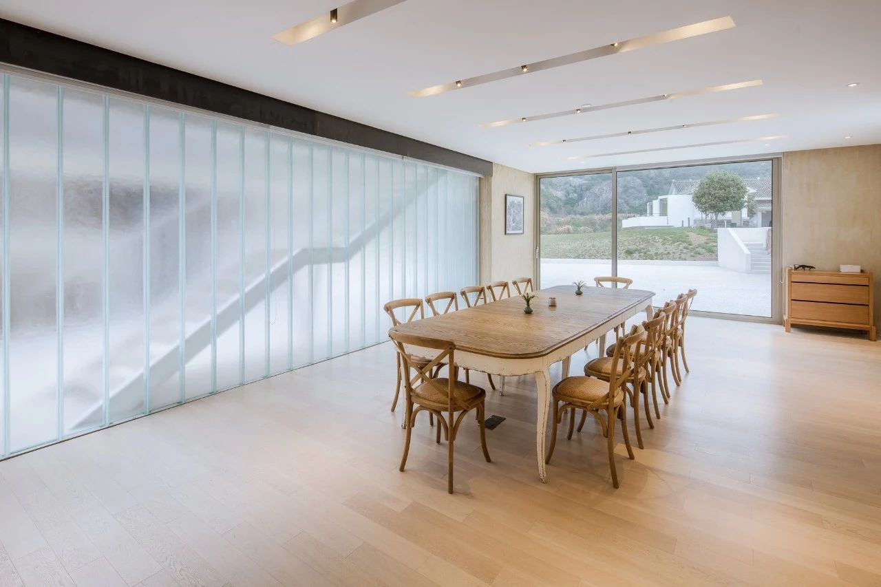 九熹·大樂之野，流水的大樂之野鐵打的小白墻