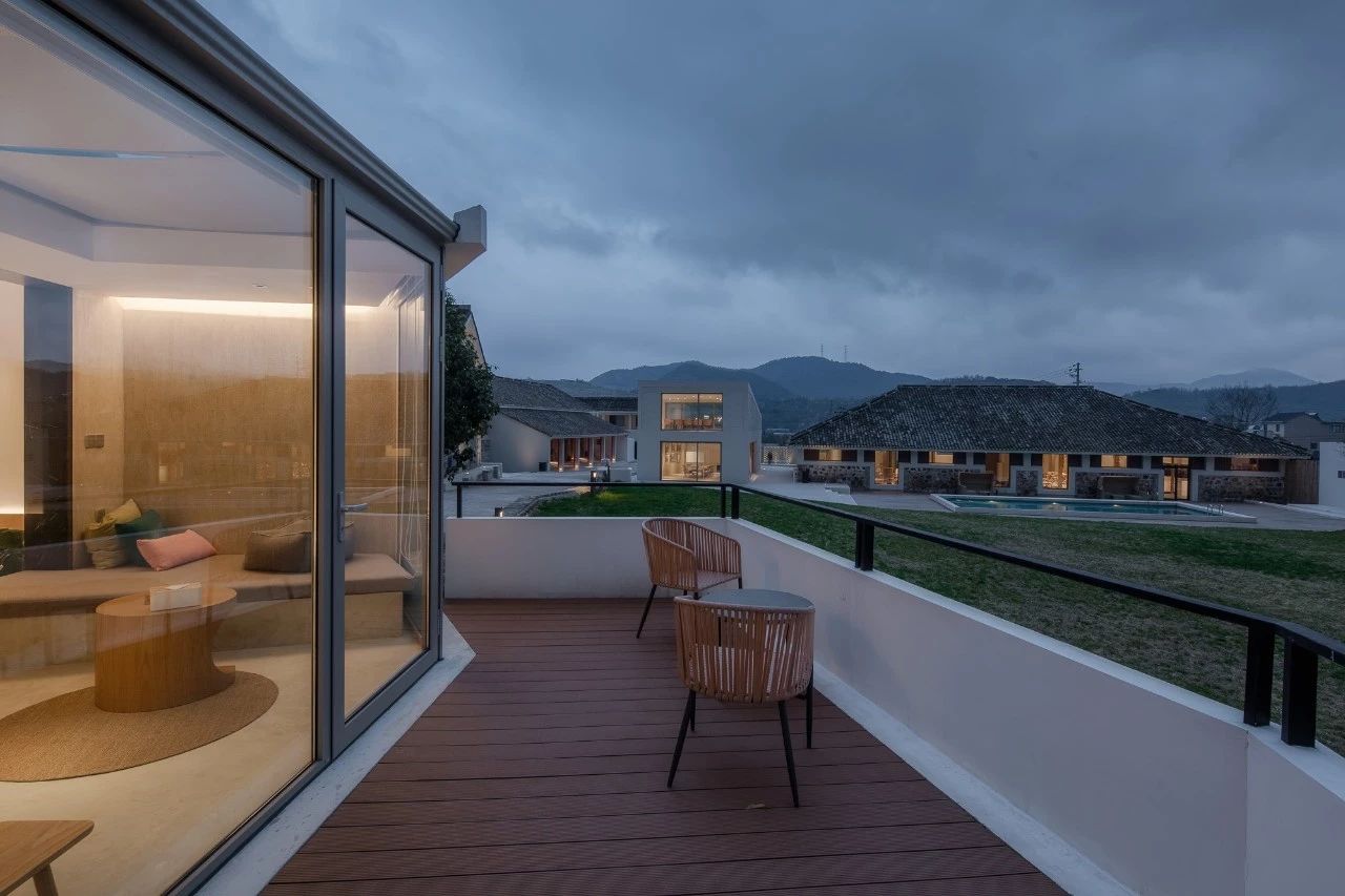 九熹·大樂之野，流水的大樂之野鐵打的小白墻