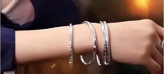 手串怎么戴？左戴玉右戴銀養(yǎng)生更養(yǎng)人！