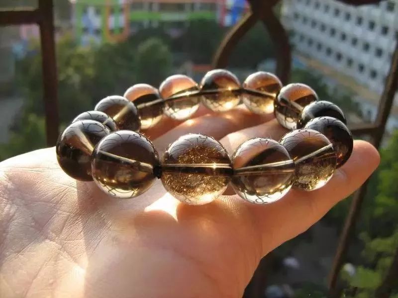 手串怎么戴？左戴玉右戴銀養(yǎng)生更養(yǎng)人！