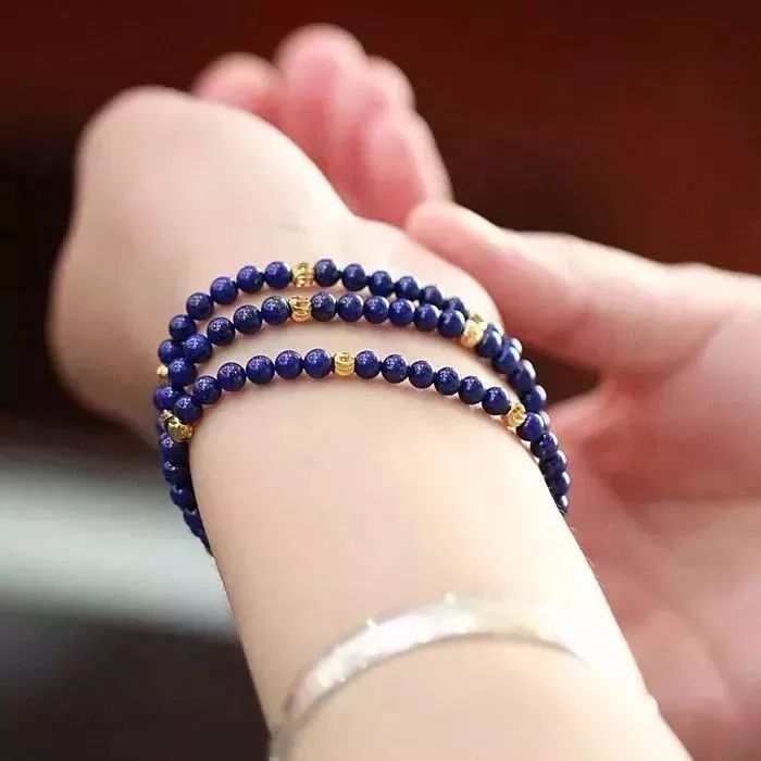 手串怎么戴？左戴玉右戴銀養(yǎng)生更養(yǎng)人！