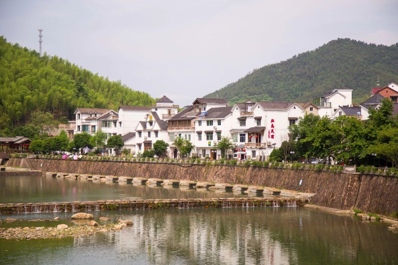 點(diǎn)叁民宿，千島湖坐船賞景豈不詩(shī)意？