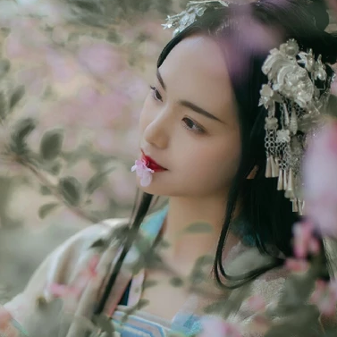 花香滿溢女生頭像，唯美古風真人頭像