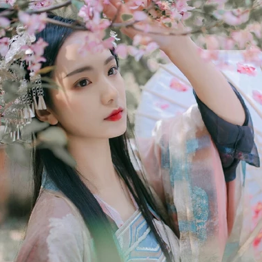 花香滿溢女生頭像，唯美古風真人頭像