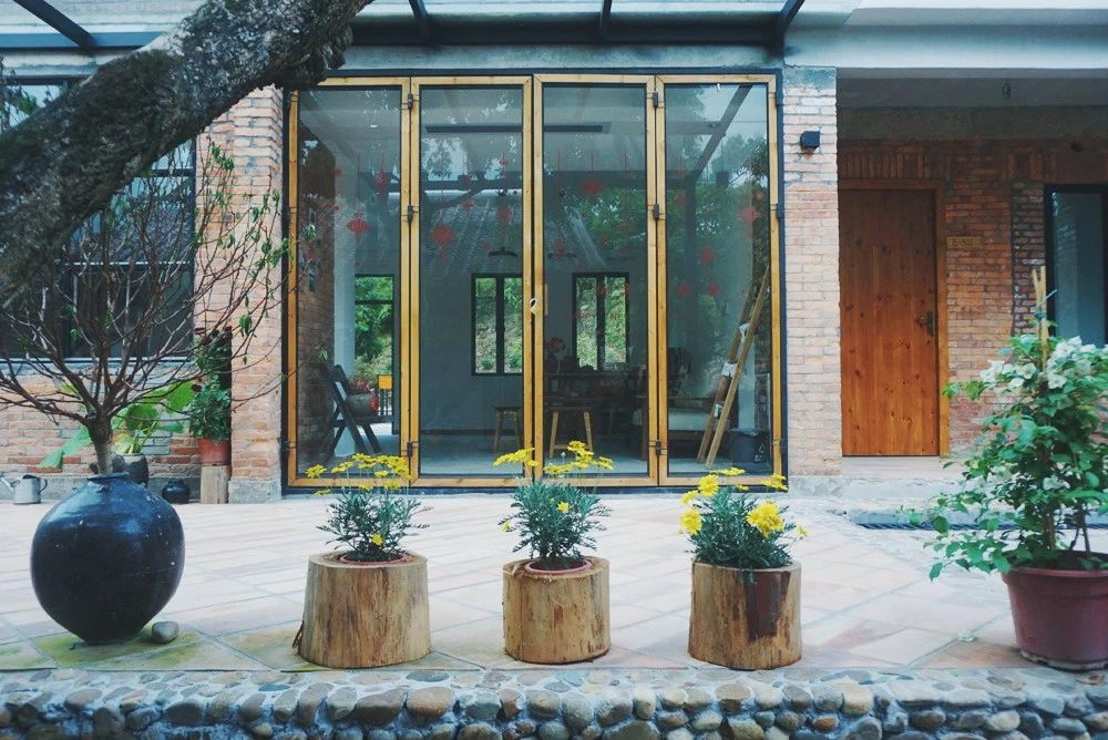 廣州·菁木山舍，有個(gè)木屋開滿鮮花看花開花落