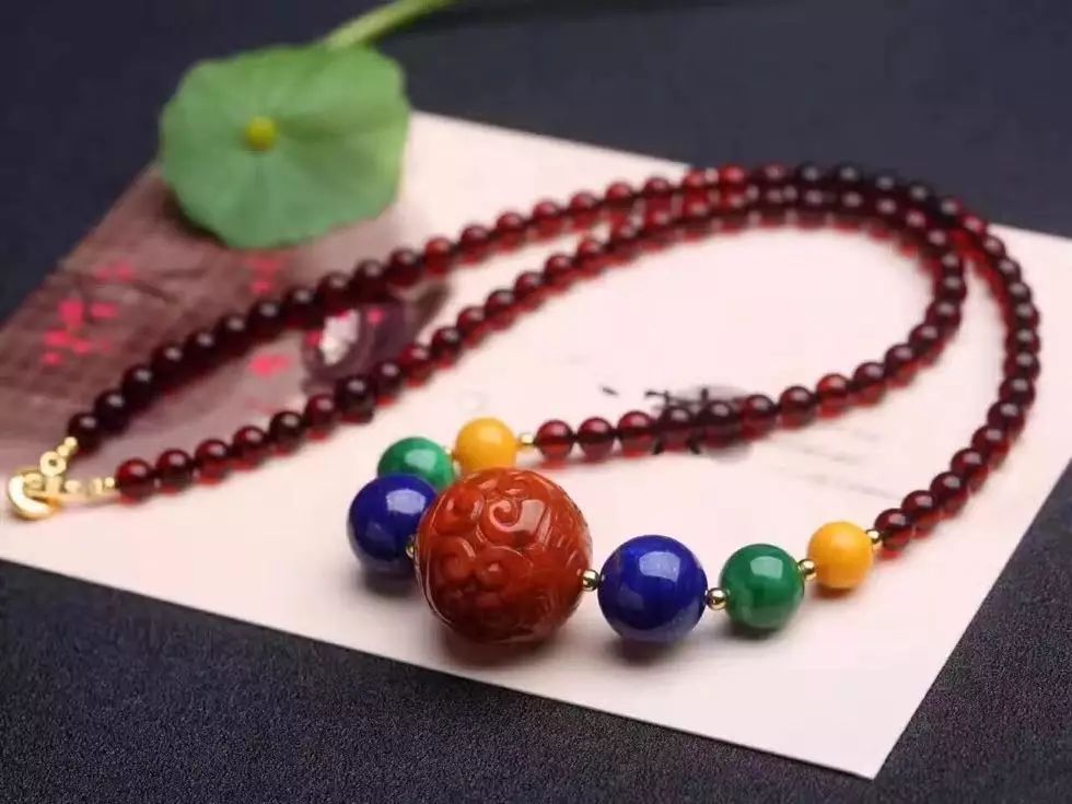 迷戀的紅，南紅手串之美！