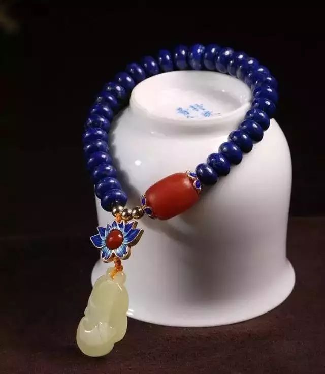 迷戀的紅，南紅手串之美！