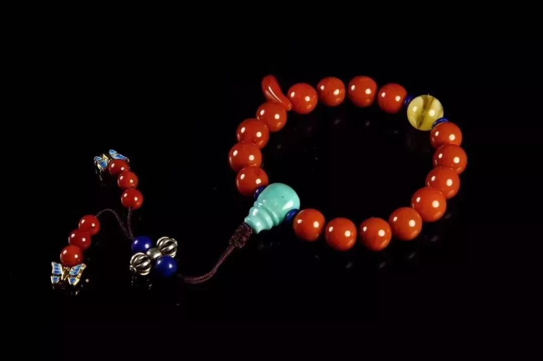 迷戀的紅，南紅手串之美！