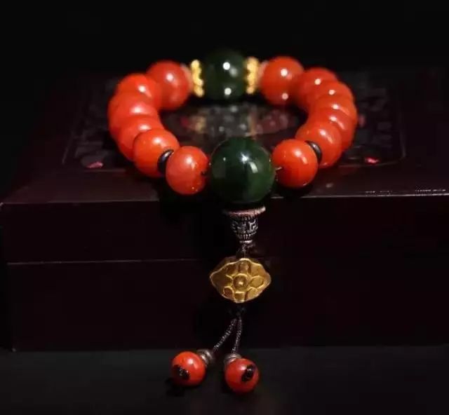 迷戀的紅，南紅手串之美！