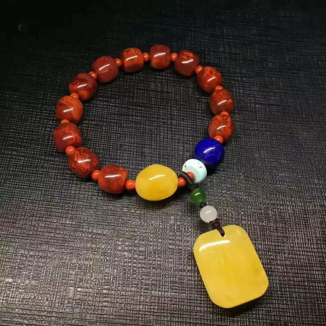 迷戀的紅，南紅手串之美！