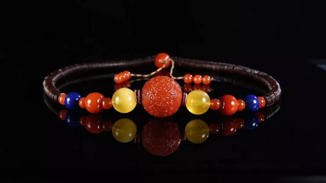 迷戀的紅，南紅手串之美！