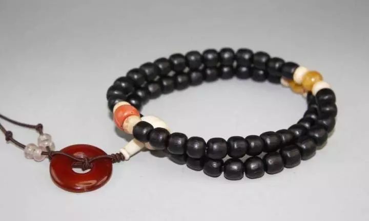 迷戀的紅，南紅手串之美！