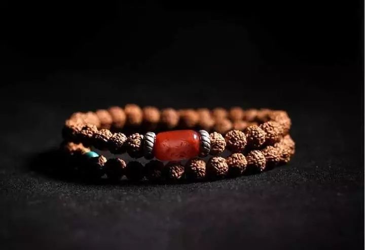 迷戀的紅，南紅手串之美！