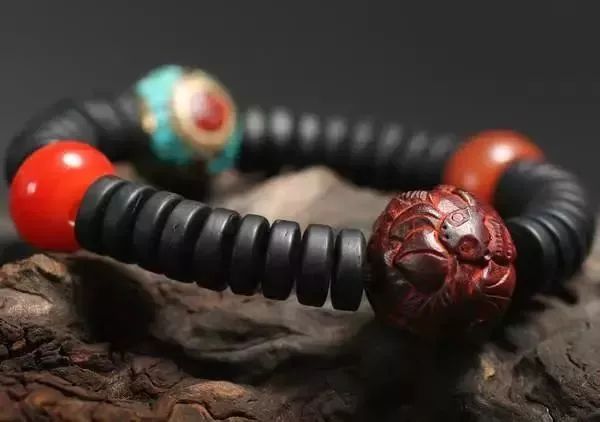 迷戀的紅，南紅手串之美！