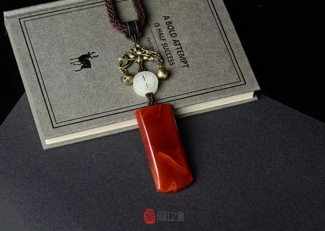 迷戀的紅，南紅手串之美！